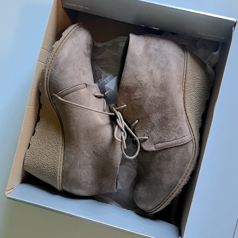 NWT Cloudwalkers 11W Savannah Faux Suede Taupe Wedge Lace Up Ankle Booties